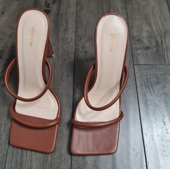 Pretty little thing brown heels - Picture 3 of 5
